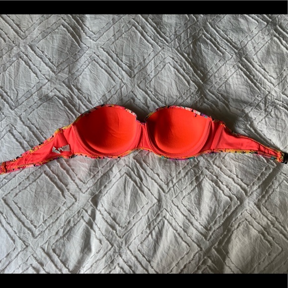 Strapless floral bikini top - Picture 2 of 3